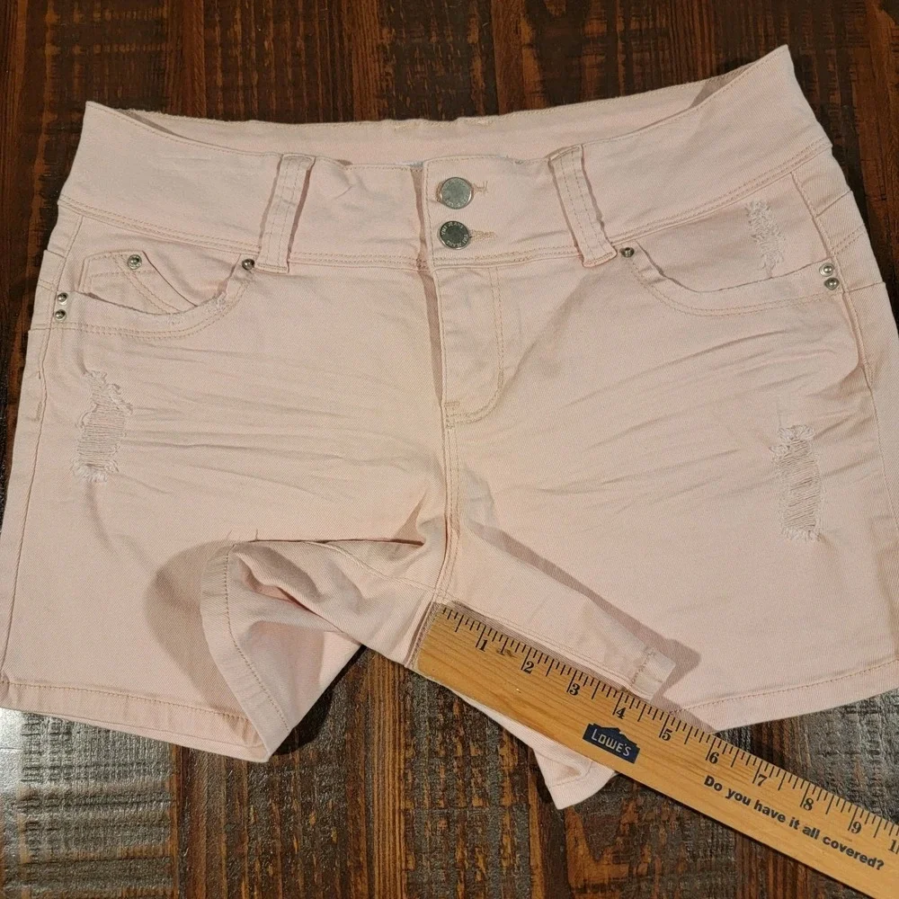 YMI Wanna Betta Butt Women's Shorts Size 11 Stretch Y2K Shaping‎ Shorts 2 Button